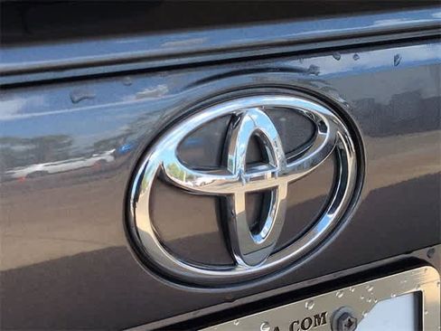 Used 2022 Toyota RAV4 LE image 12