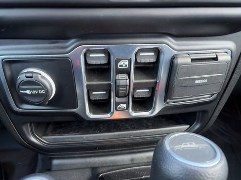 Used 2022 Jeep Gladiator Sport image 50