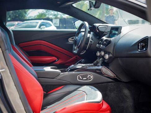 Used 2019 Aston Martin V8 Vantage Coupe RWD image 8