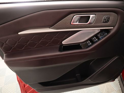 Used 2025 Ford Explorer Platinum w/ Ultimate Package image 18