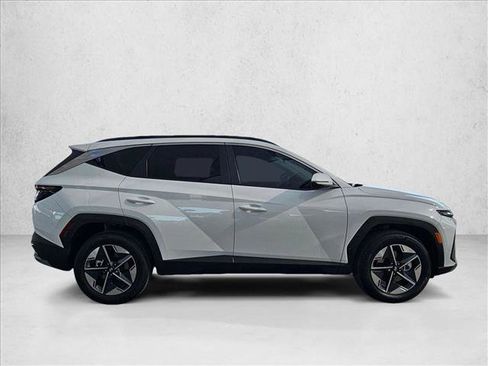 Certified 2025 Hyundai Tucson SEL AWD/4WD image 4