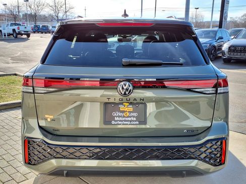 New 2026 Volkswagen Tiguan SE R-Line image 9