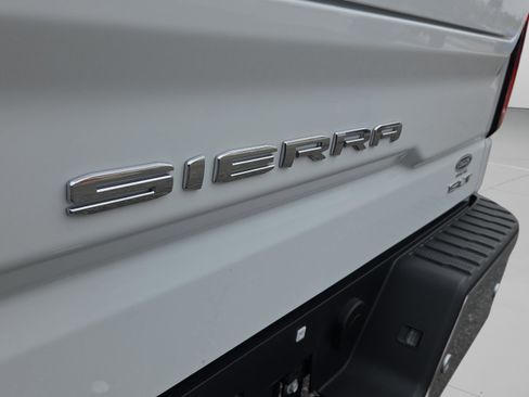 Used 2026 GMC Sierra 1500 SLT w/ SLT Premium Plus Package image 17