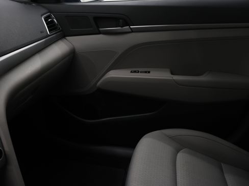 Used 2018 Hyundai Elantra SE FWD image 14