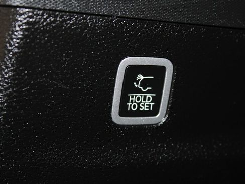 Used 2023 Jeep Wagoneer L Series III w/ Preferred Equipment Group image 33