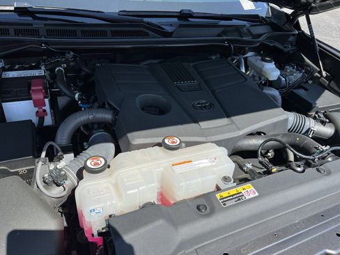 Used 2023 Toyota Tundra Platinum image 34