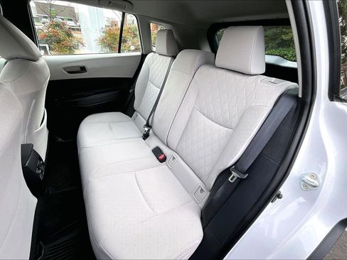 Used 2024 Toyota Corolla Cross L image 23