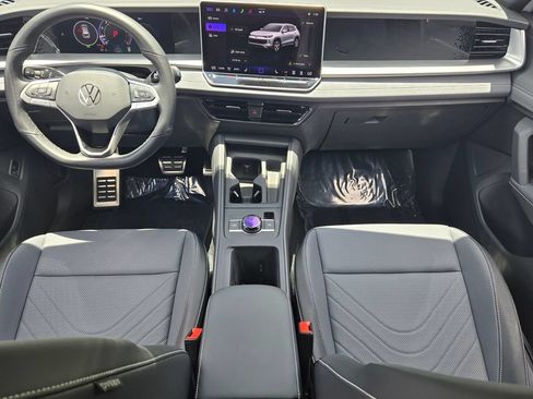 Certified 2025 Volkswagen Tiguan SE R-Line FWD image 13