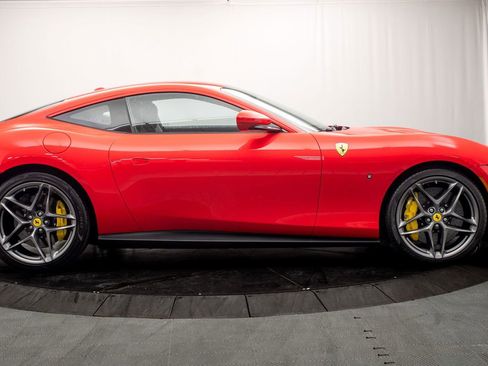 Used 2022 Ferrari Roma RWD image 2