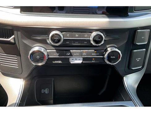 Used 2022 Ford F150 Lightning XLT AWD/4WD image 24