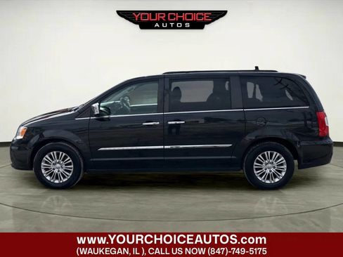 Used 2015 Chrysler Town & Country Touring-L w/ Driver Convenience Group image 2