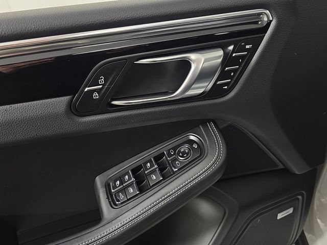 Used 2024 Porsche Macan S AWD/4WD image 23