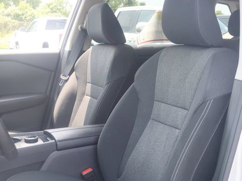 Used 2025 Nissan Rogue SV AWD/4WD image 8