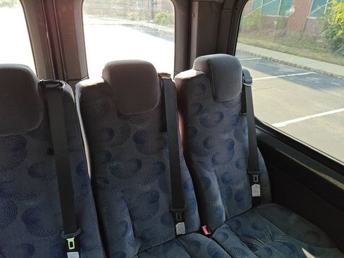 Used 2019 Mercedes-Benz Sprinter 2500 image 32