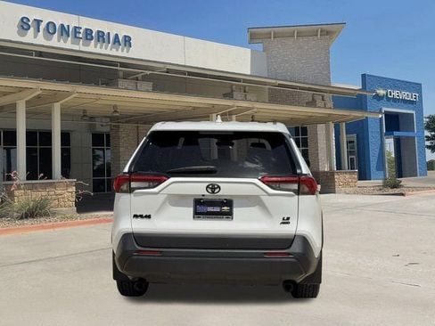Used 2022 Toyota RAV4 LE AWD/4WD image 6