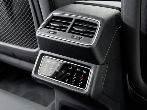 Used 2024 Audi Q8 e-tron Premium Plus image 22