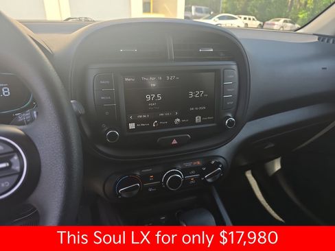 Used 2025 Kia Soul LX w/ LX Technology Package FWD image 25