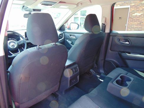 Used 2024 Nissan Rogue SV AWD/4WD image 16
