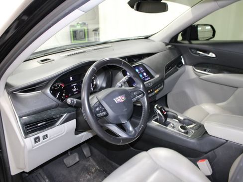 Used 2020 Cadillac XT4 Premium Luxury FWD image 33