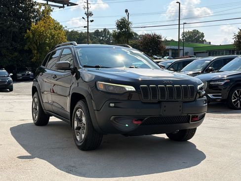 Used 2019 Jeep Cherokee Trailhawk w/ Comfort/Convenience Group AWD/4WD image 7