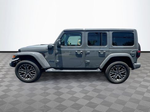 Used 2023 Jeep Wrangler Unlimited Sahara AWD/4WD image 9