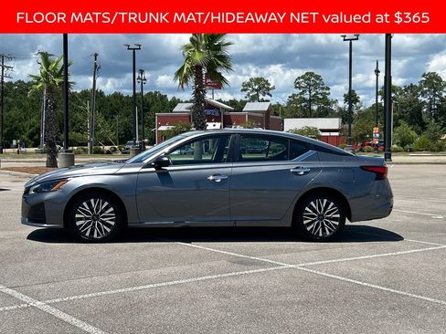 Used 2024 Nissan Altima 2.5 SV FWD image 2
