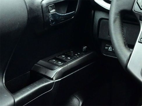 Used 2020 Toyota Tacoma TRD Off-Road image 11