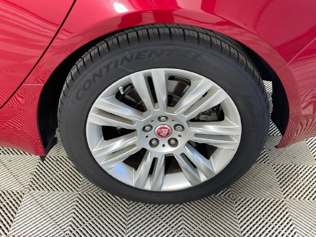 Used 2016 Jaguar XF Premium RWD image 21