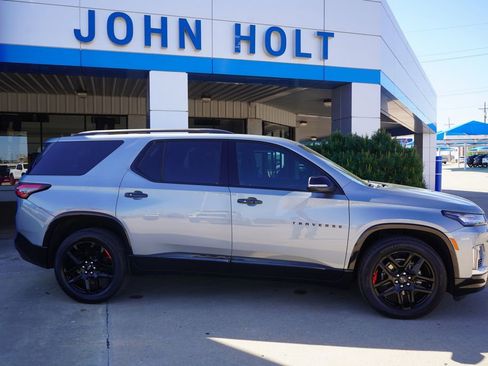 Used 2023 Chevrolet Traverse Premier w/ Redline Edition FWD image 8
