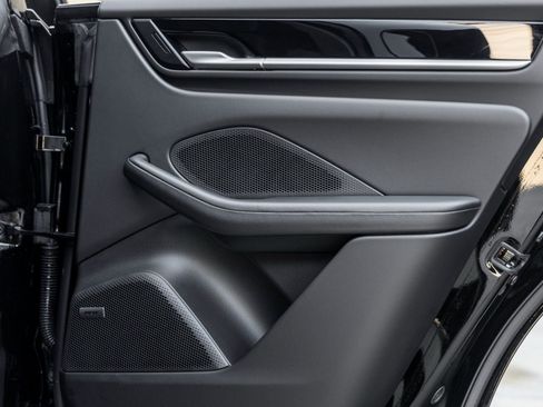 Certified 2025 Porsche Macan Electric image 37