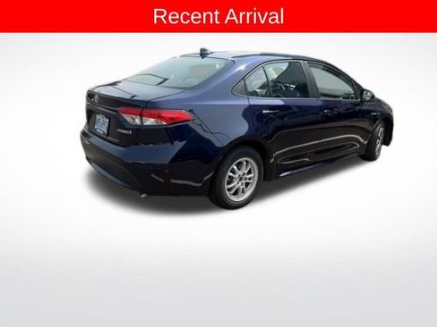 Used 2021 Toyota Corolla LE FWD image 3