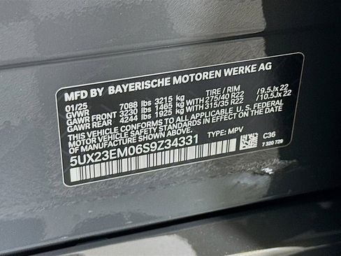 Used 2025 BMW X7 xDrive40i w/ M Sport Package image 24