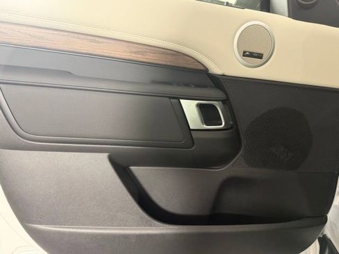 New 2026 Land Rover Discovery S image 14