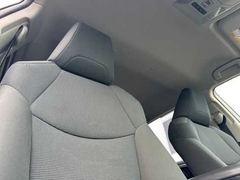 Used 2021 Toyota RAV4 LE w/ Carpet Mat Package (TMS) AWD/4WD image 14