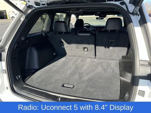 Used 2025 Jeep Grand Cherokee Altitude image 24