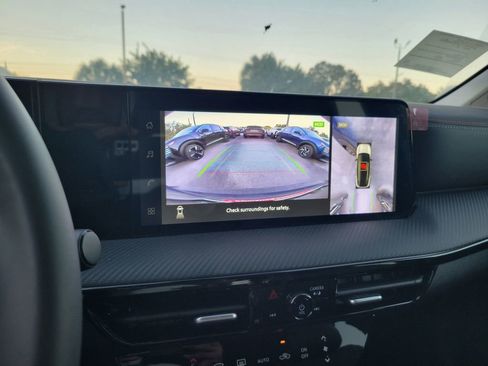 New 2026 Nissan Kicks SR FWD image 10