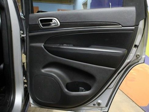 Used 2018 Jeep Grand Cherokee Limited image 13