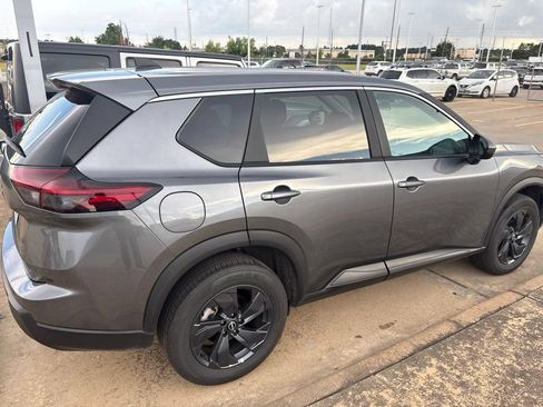 Used 2026 Nissan Rogue SV FWD image 3