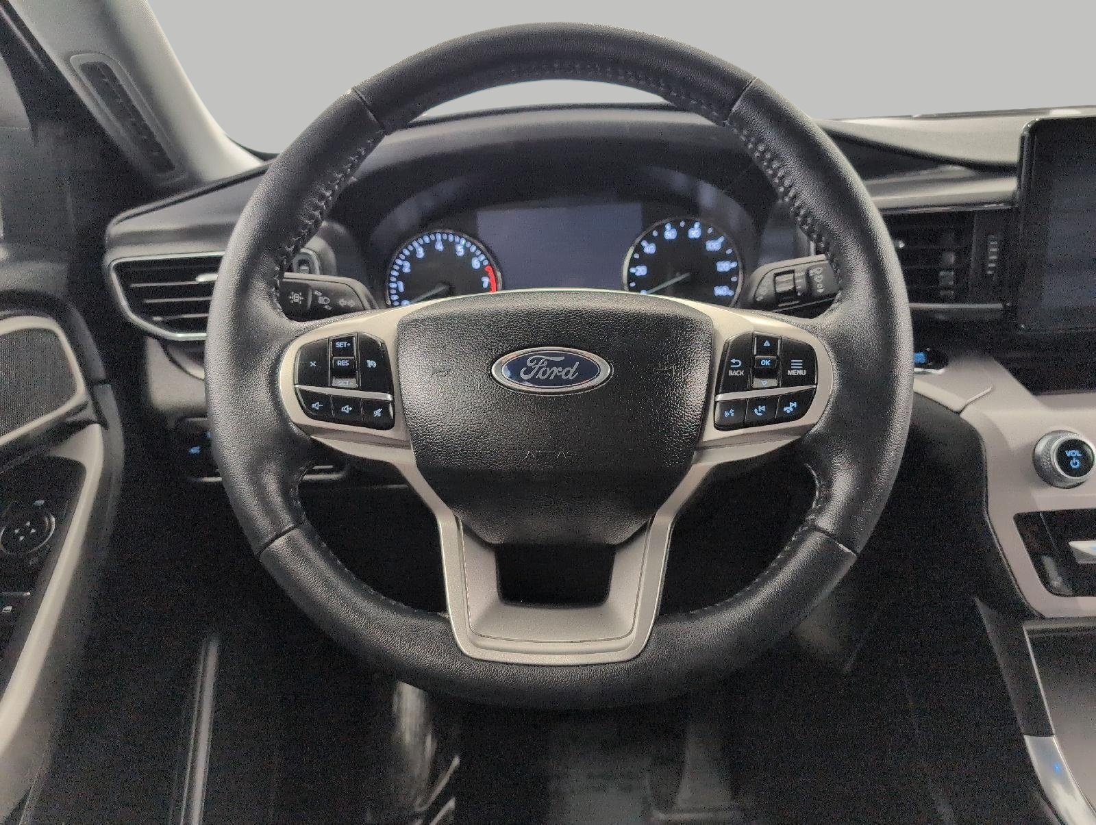 Used 2024 Ford Explorer XLT w/ Equipment Group 202A AWD/4WD image 5