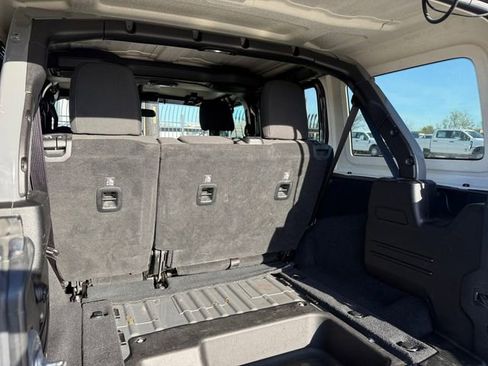 Used 2018 Jeep Wrangler Unlimited Sport image 4