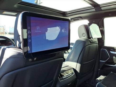 New 2026 Cadillac Escalade Luxury w/ LPO, Radiant Package image 8