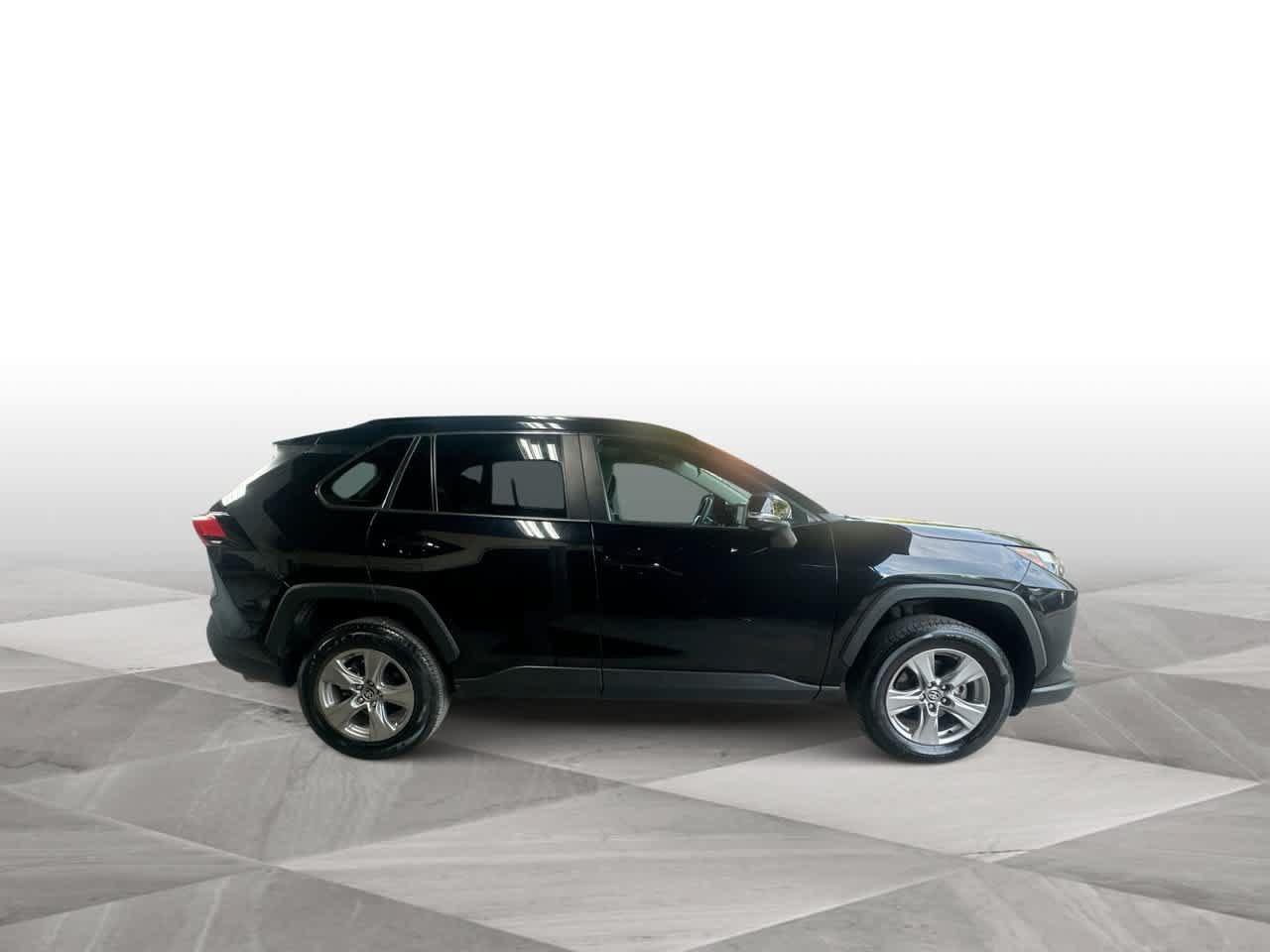 Used 2025 Toyota RAV4 XLE FWD image 9
