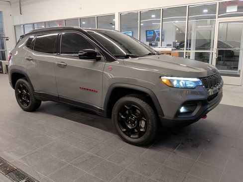 Used 2023 Jeep Compass Trailhawk w/ Trailhawk Elite Group AWD/4WD image 2
