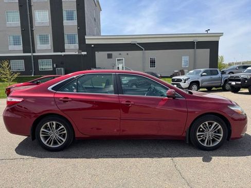 Used 2015 Toyota Camry SE FWD image 11