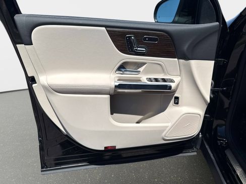 New 2026 Mercedes-Benz GLB 250 4MATIC image 16