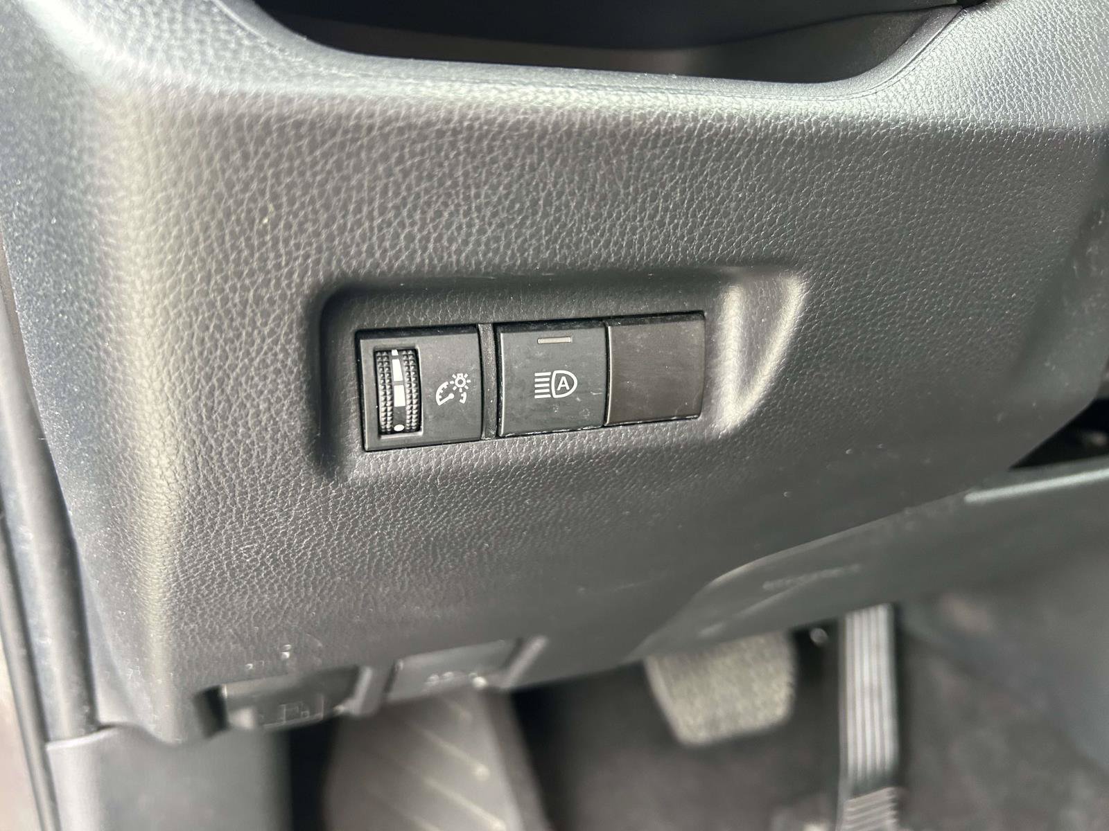 Used 2025 Toyota RAV4 XLE FWD image 18