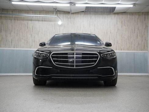 Used 2022 Mercedes-Benz S 580 4MATIC Sedan image 2