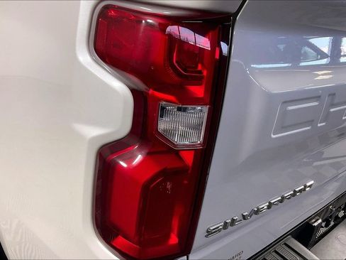 Certified 2024 Chevrolet Silverado 1500 High Country w/ Technology Package AWD/4WD image 19