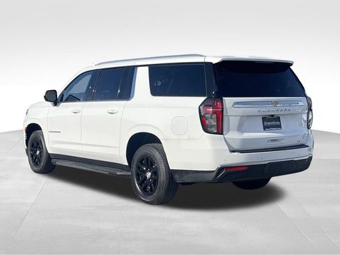 Used 2024 Chevrolet Suburban LT image 8