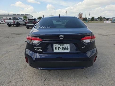Used 2022 Toyota Corolla LE FWD image 3
